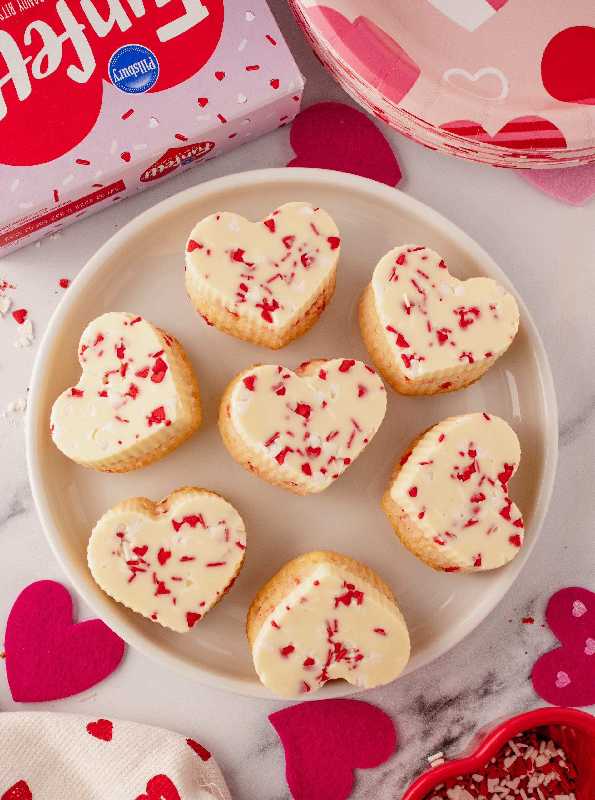 Funfetti® Valentine's Mini Heart Cakes Recipe - Pillsbury Baking